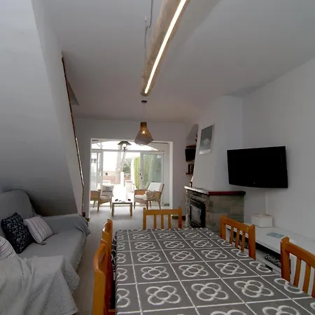 Vila Casa Elegante Con Piscina Y Terraza En L'escala - Hisp-7-90