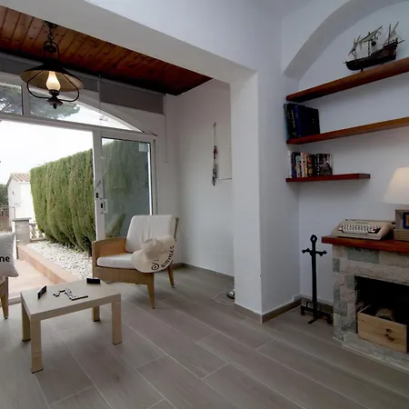 Casa Elegante Con Piscina Y Terraza En L'escala - Hisp-7-90 *